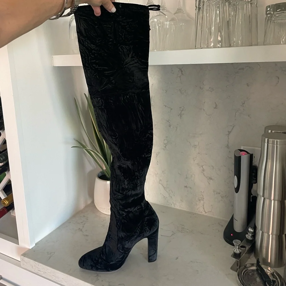 Stuart Weitzman cut without black