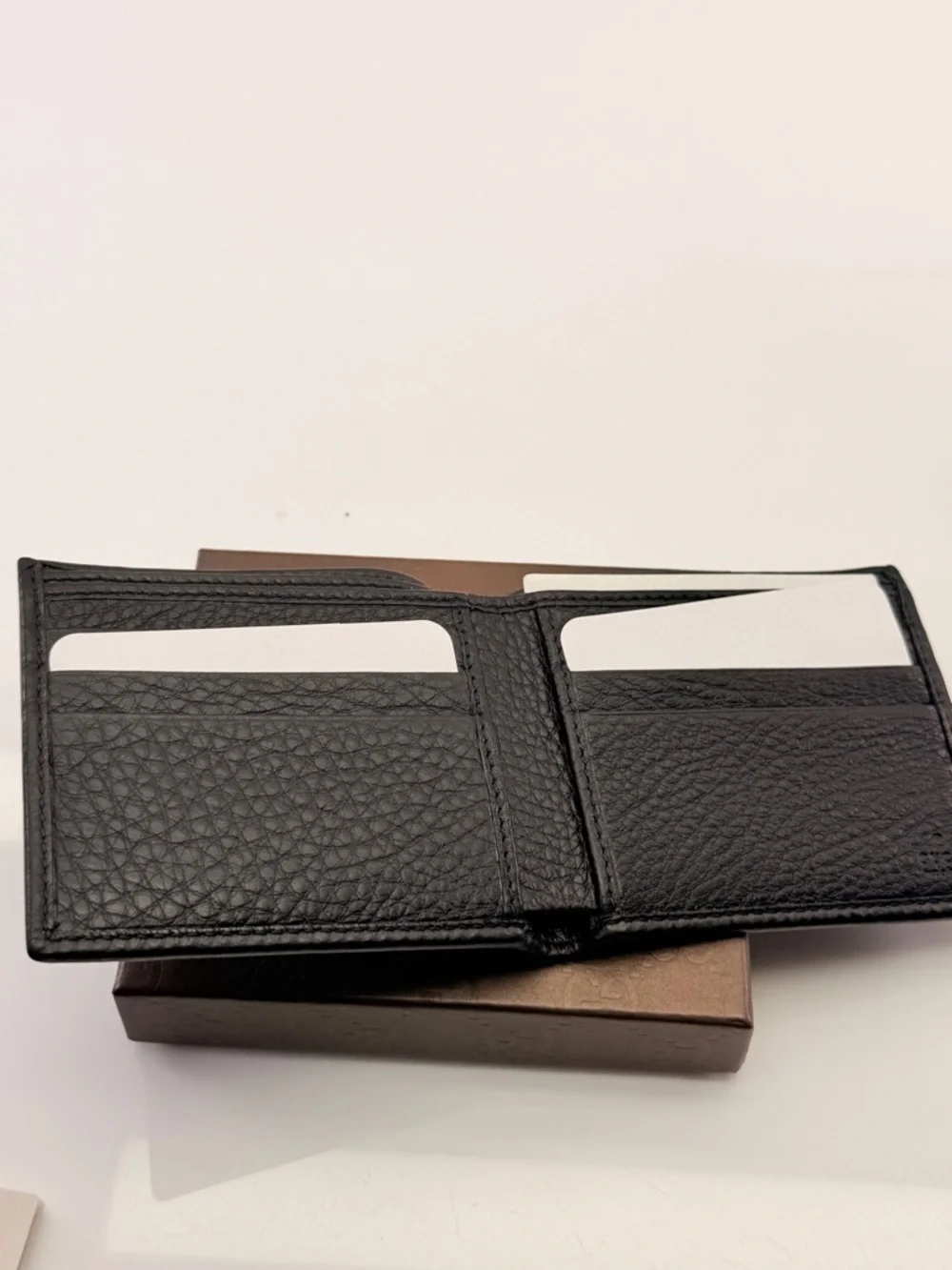 Gucci Black Textured Leather Men’s Black Bifold Wallet New