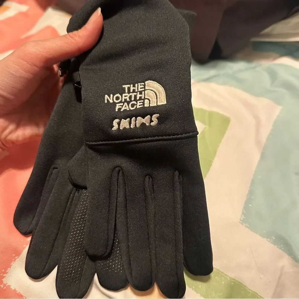 NWT SKIMS x TNF The North Face X SKIMS Gloves - Sky Onyx Black - Unisex Medium