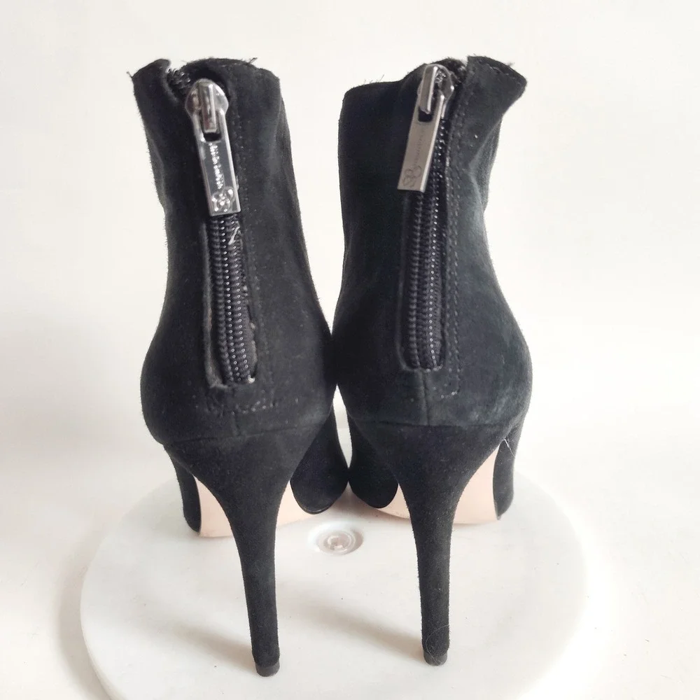 Jessica Simpson modern ensemble