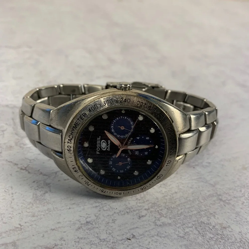 Fossil needs battery