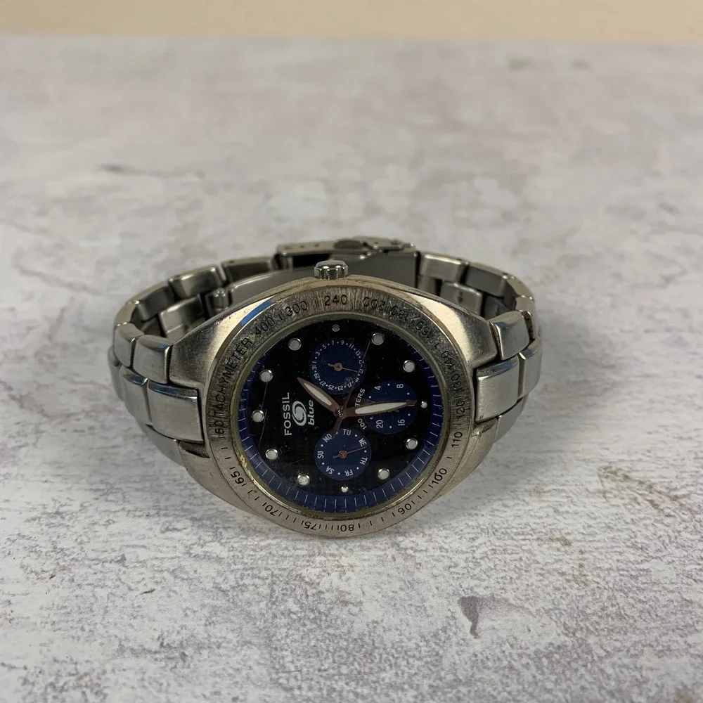 Fossil needs battery