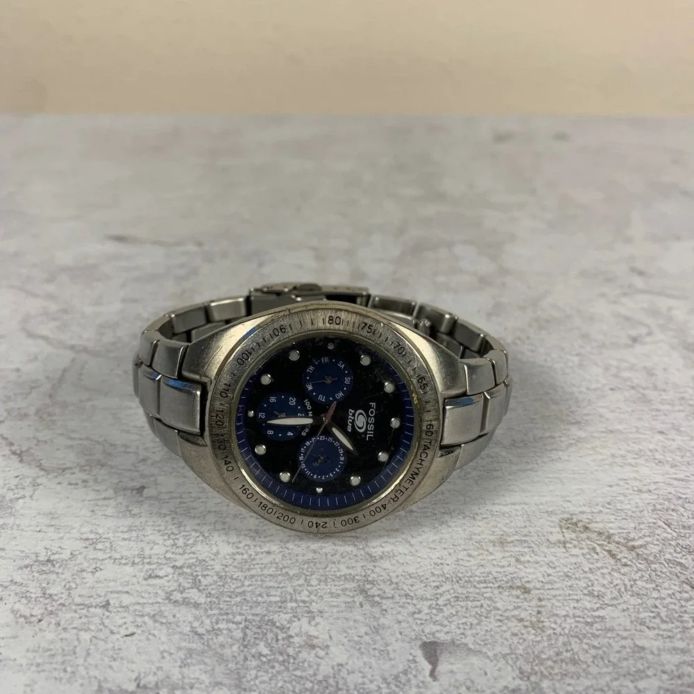 Fossil needs battery