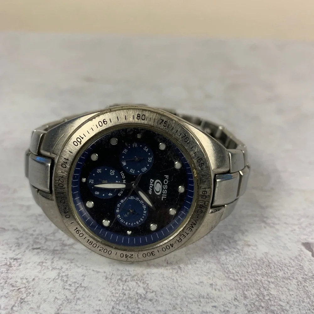Fossil needs battery