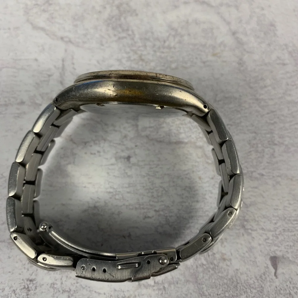 Fossil needs battery