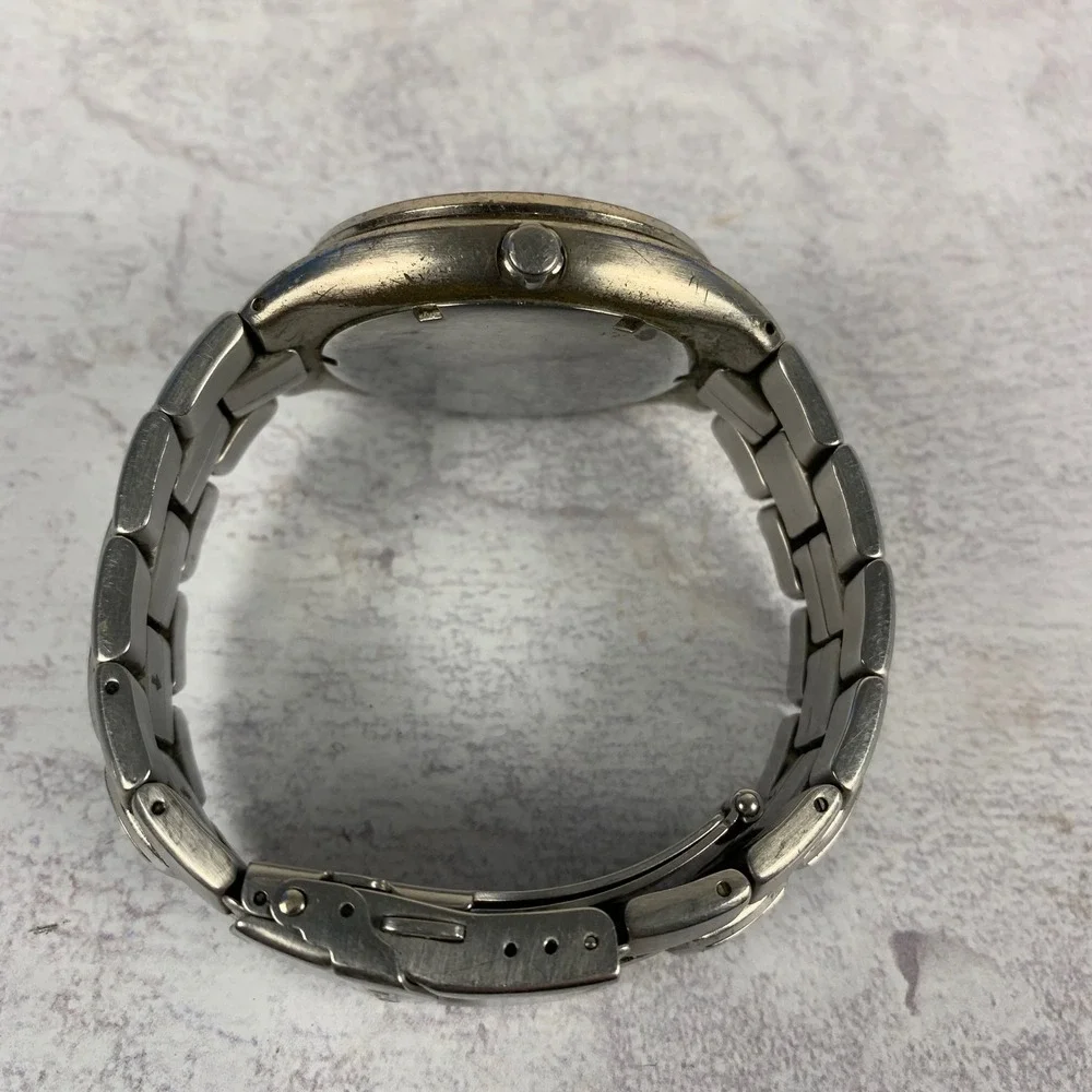 Fossil needs battery