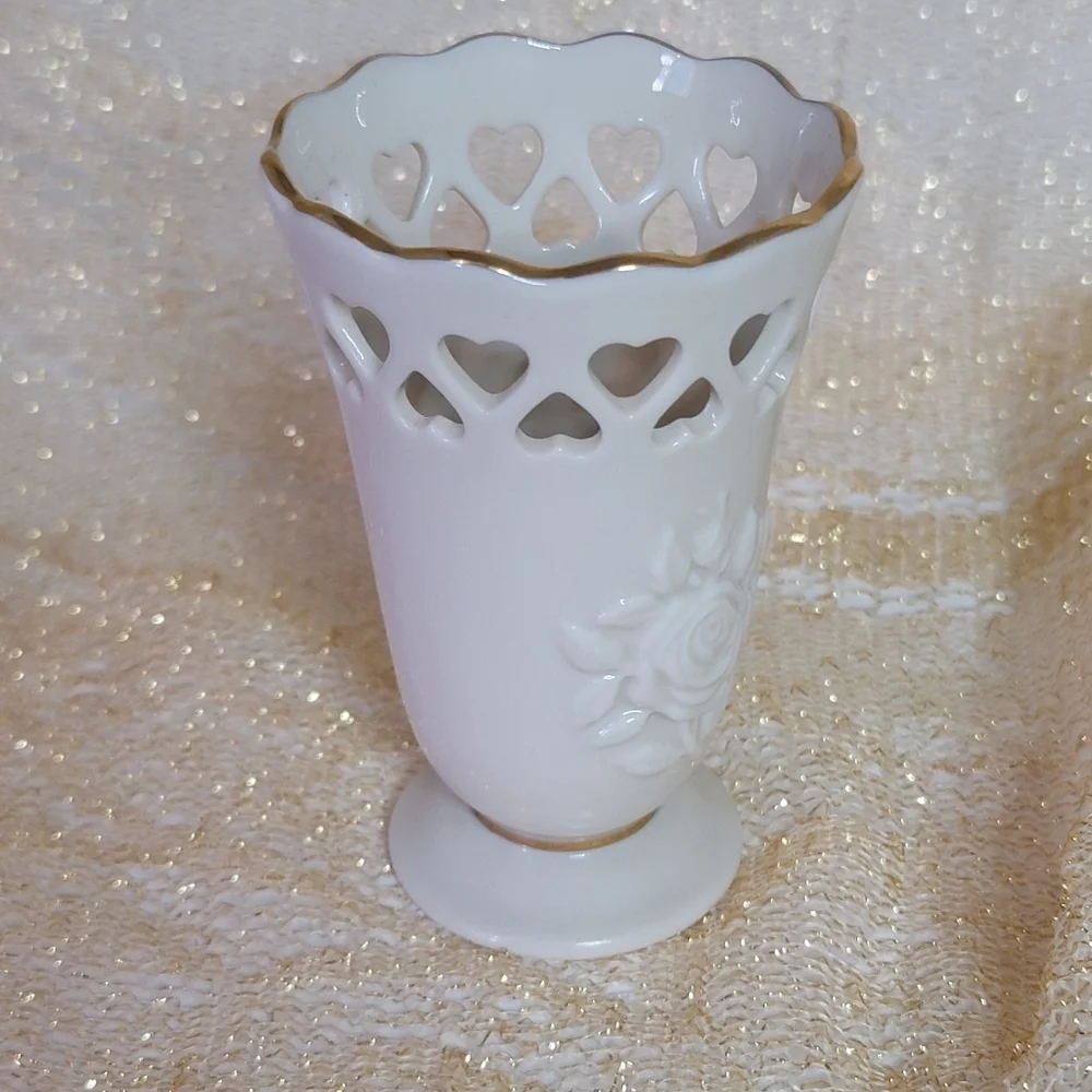 Lenox USA Small Posy Vase Heart Cutouts 24K Gold Trim