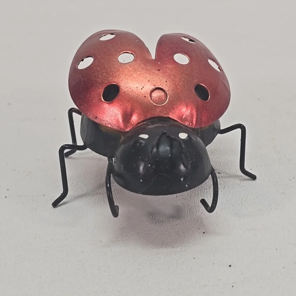 True Living Outdoors insect metal