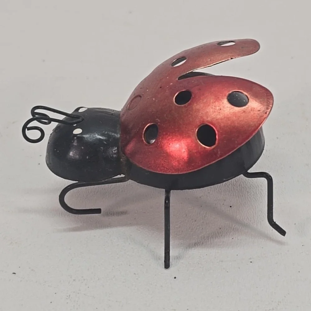 True Living Outdoors insect metal