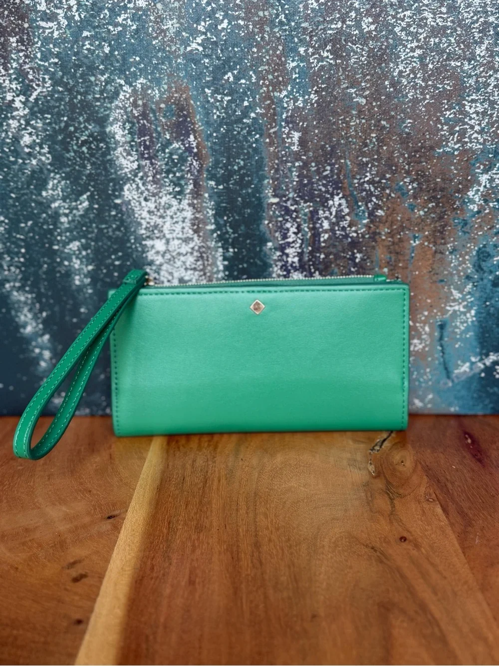 “On 34th” Macy’s Minimalist Kelly Green Zip Around Wristlet Wallet NWOT