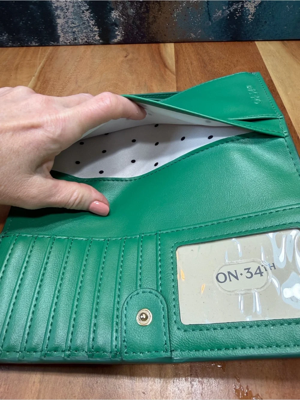 “On 34th” Macy’s Minimalist Kelly Green Zip Around Wristlet Wallet NWOT