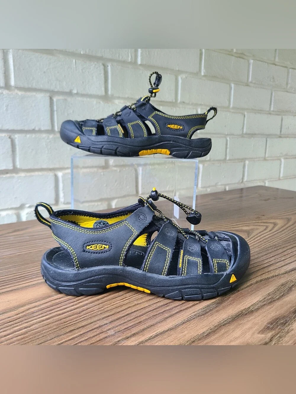 KEEN Newport H2 Water Sport Sandals Kids Size 4 Black Hiking Shoes Waterproof