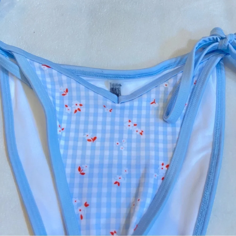 Frankies Bikinis light blue