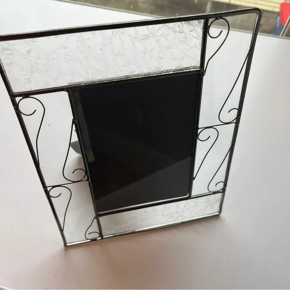 Elegant Glass and Metal 4x6 Photo Frame