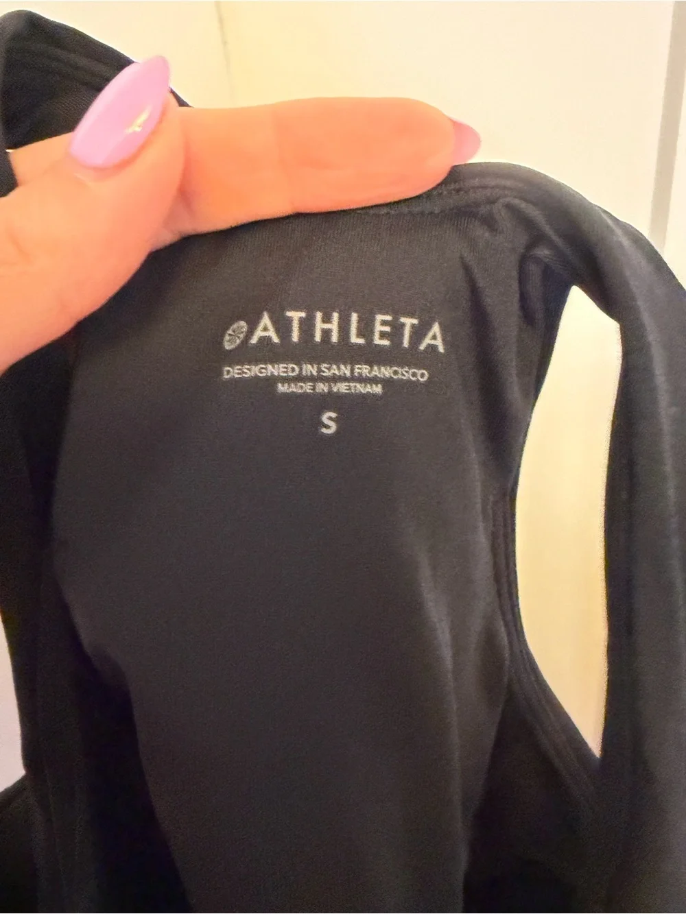 Athleta Conscious Crop Top Black Size Small Long Line Sports Bra Racerback