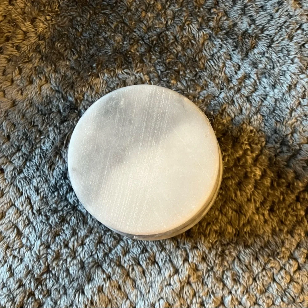 N/A white grey