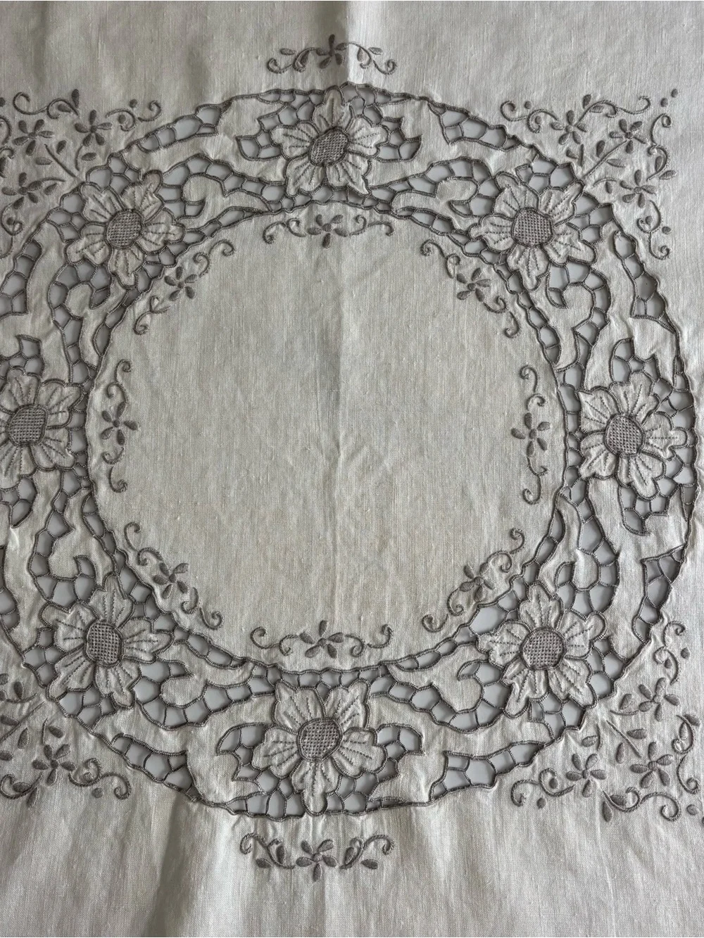 N/A elegant embroidered