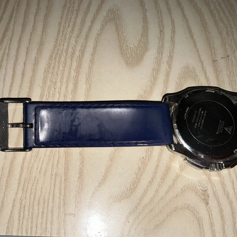Guess perfectly needs battery