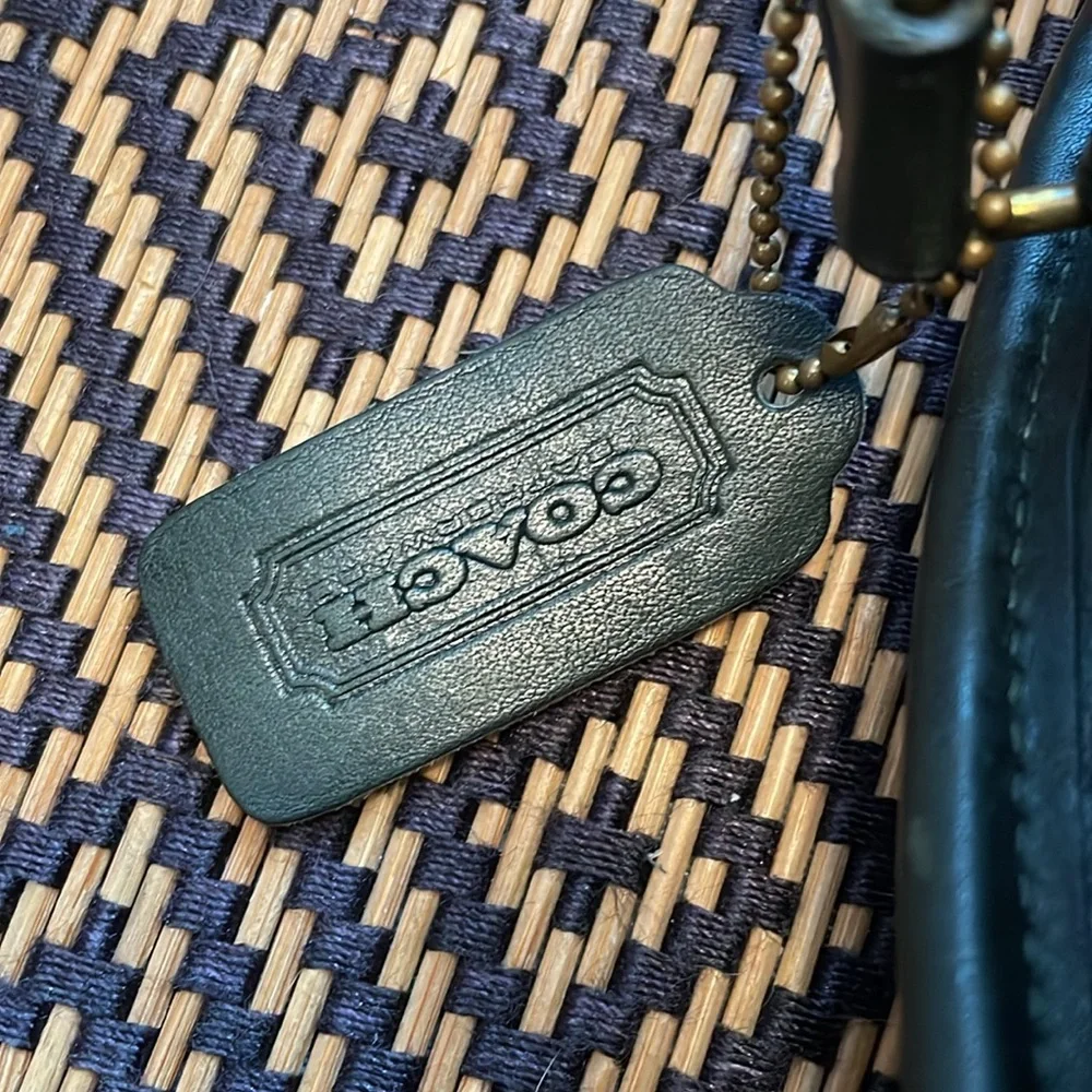 Coach too zipper