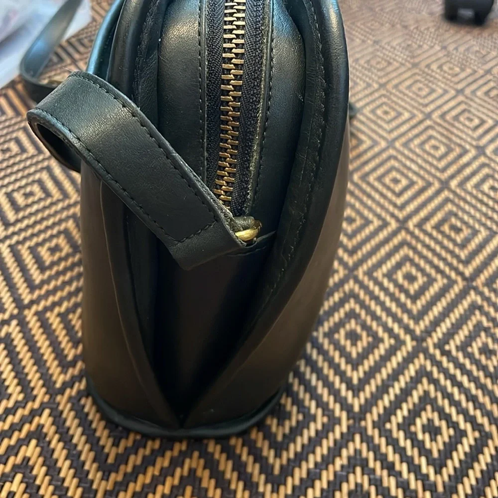 Coach too zipper