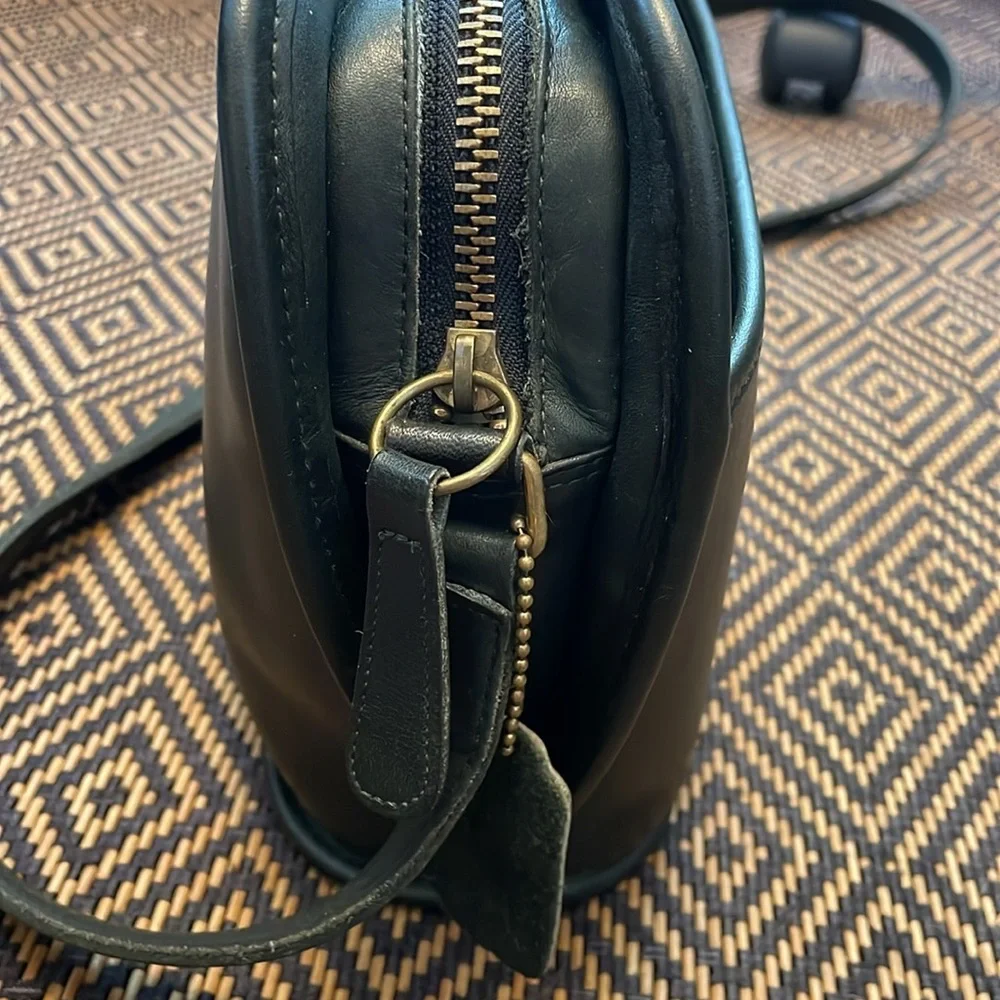 Coach too zipper