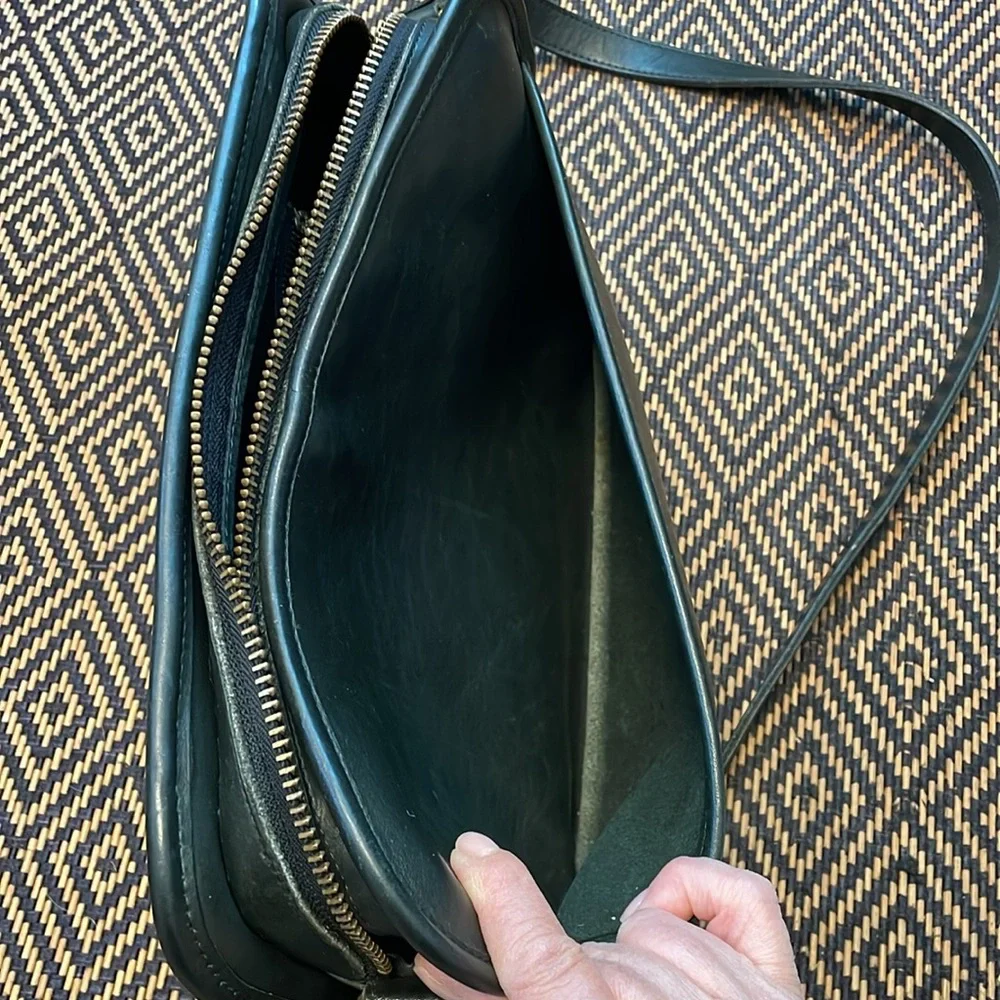 Coach too zipper