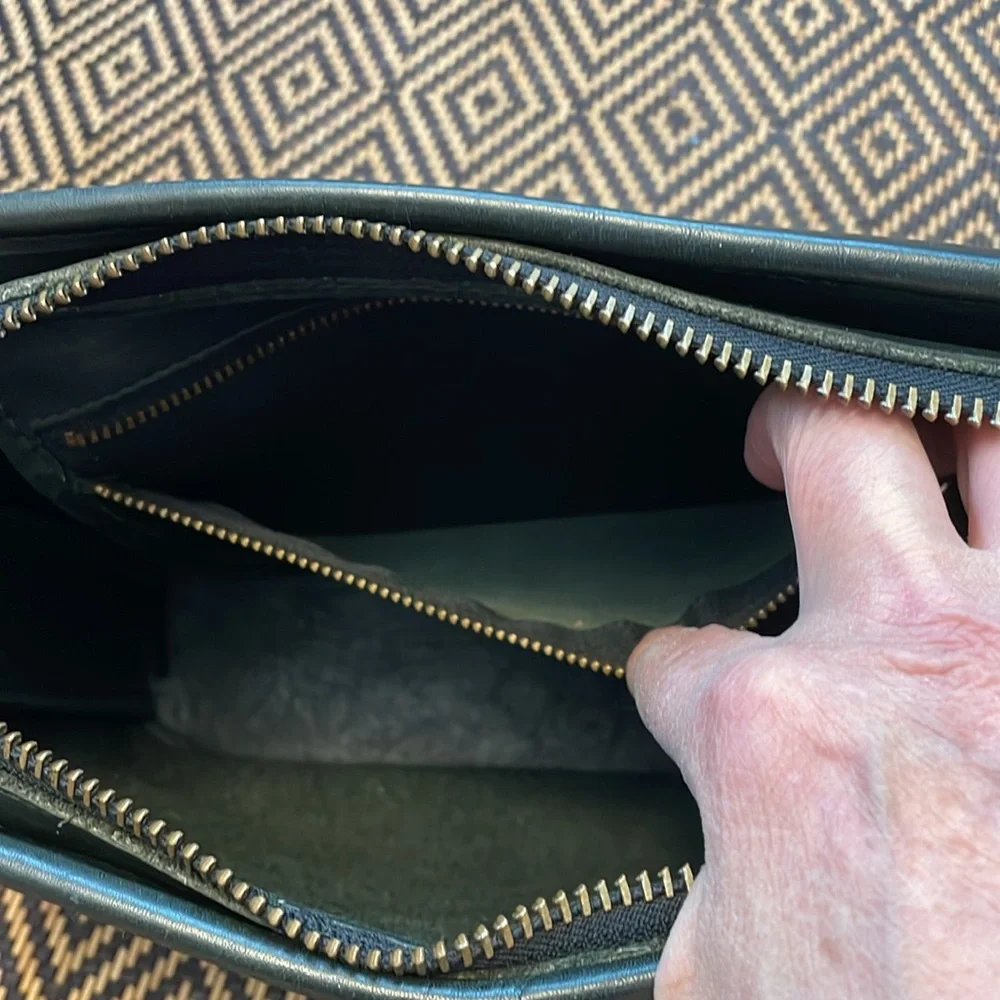 Coach too zipper