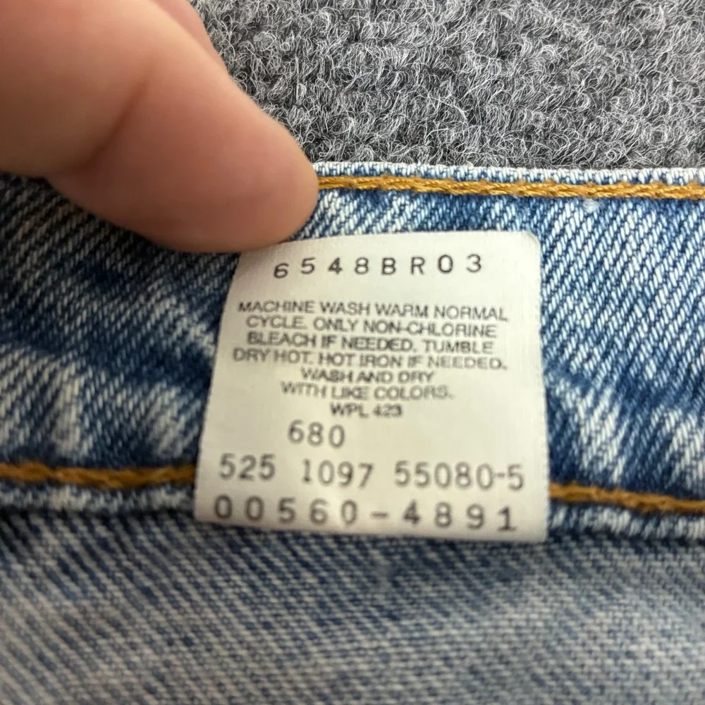 Vintage Levis 560 Loose Fit Tapered Leg Jeans Light Wash Made in USA Mens 33x36