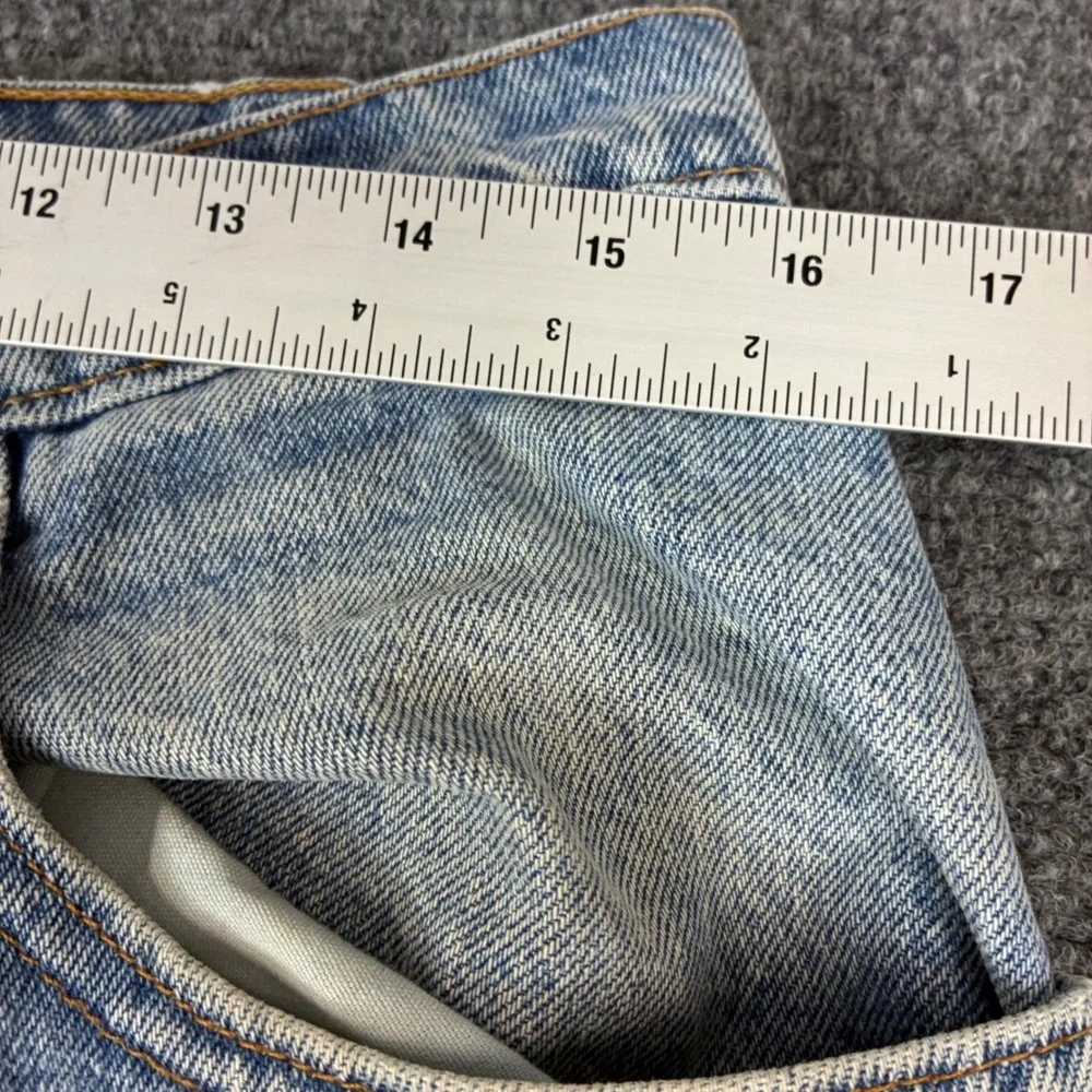 Vintage Levis 560 Loose Fit Tapered Leg Jeans Light Wash Made in USA Mens 33x36