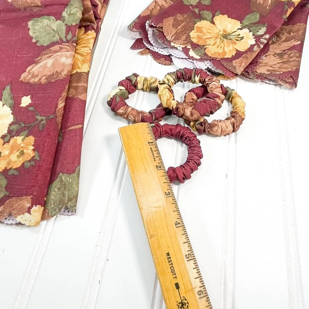 N/A set maroon