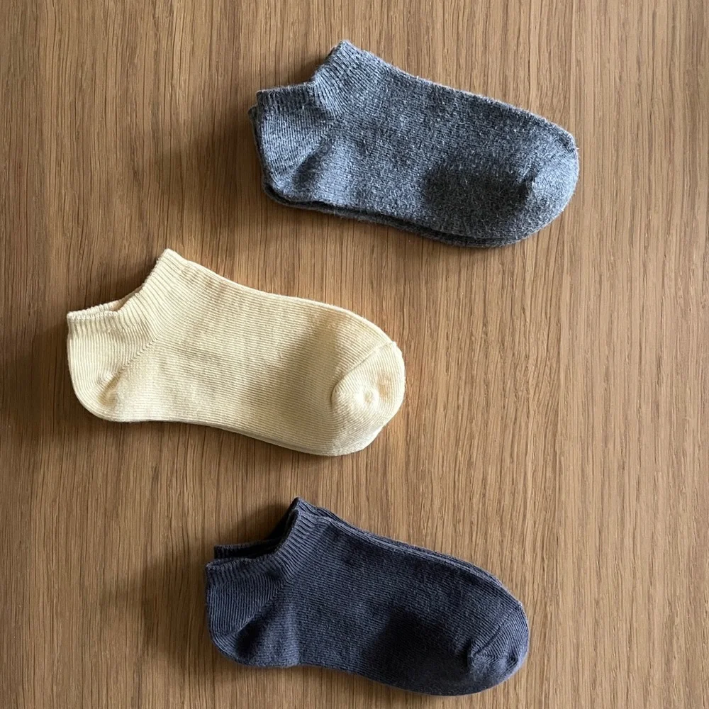 H&M, kids 3-pack of cotton ankle socks, yellow, grey, size 8-9.5