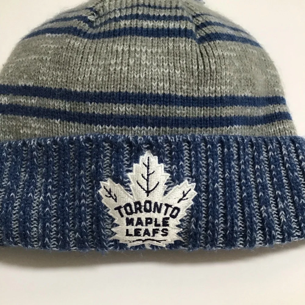 Toronto Maple Leafs NHL Hockey Gray Blue Knit Pom Beanie Skater Hat Fleece Lined