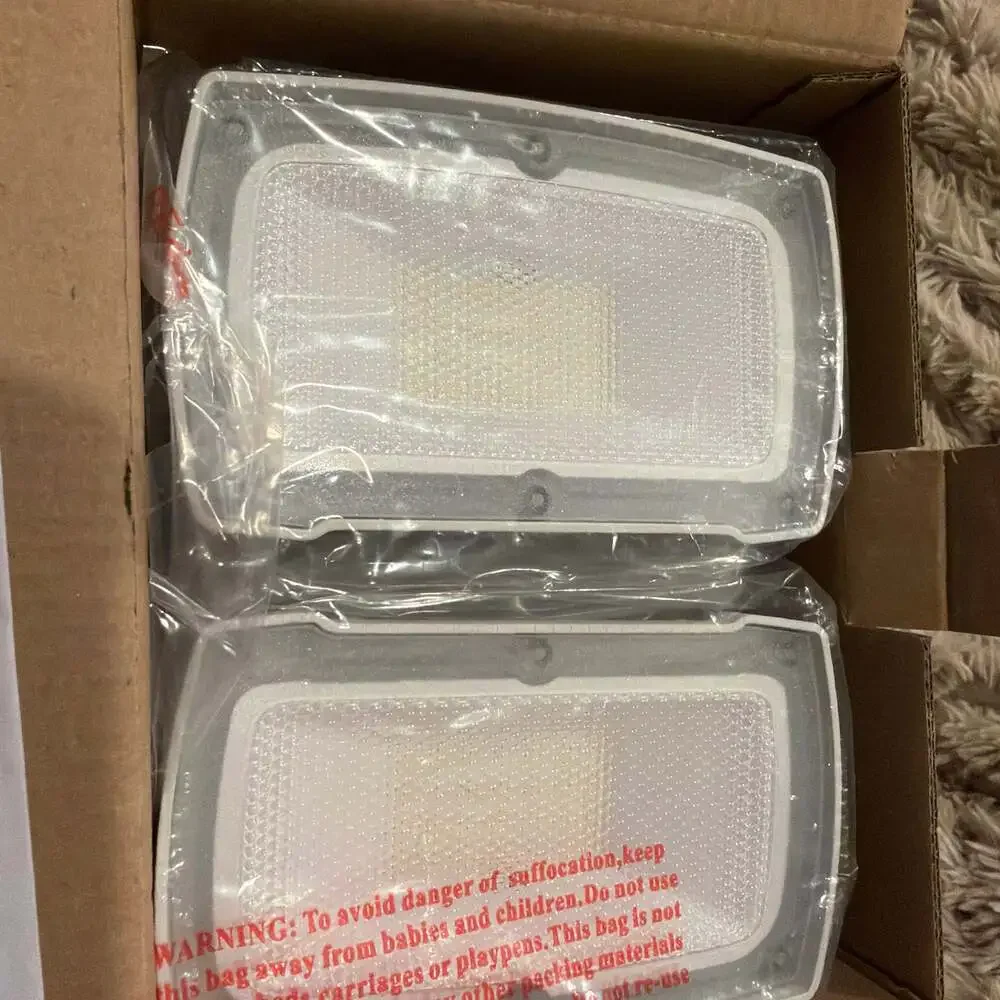 LEPOWER LED Dusk to‎ Dawn Security Light Outdoor Flood Light NIB