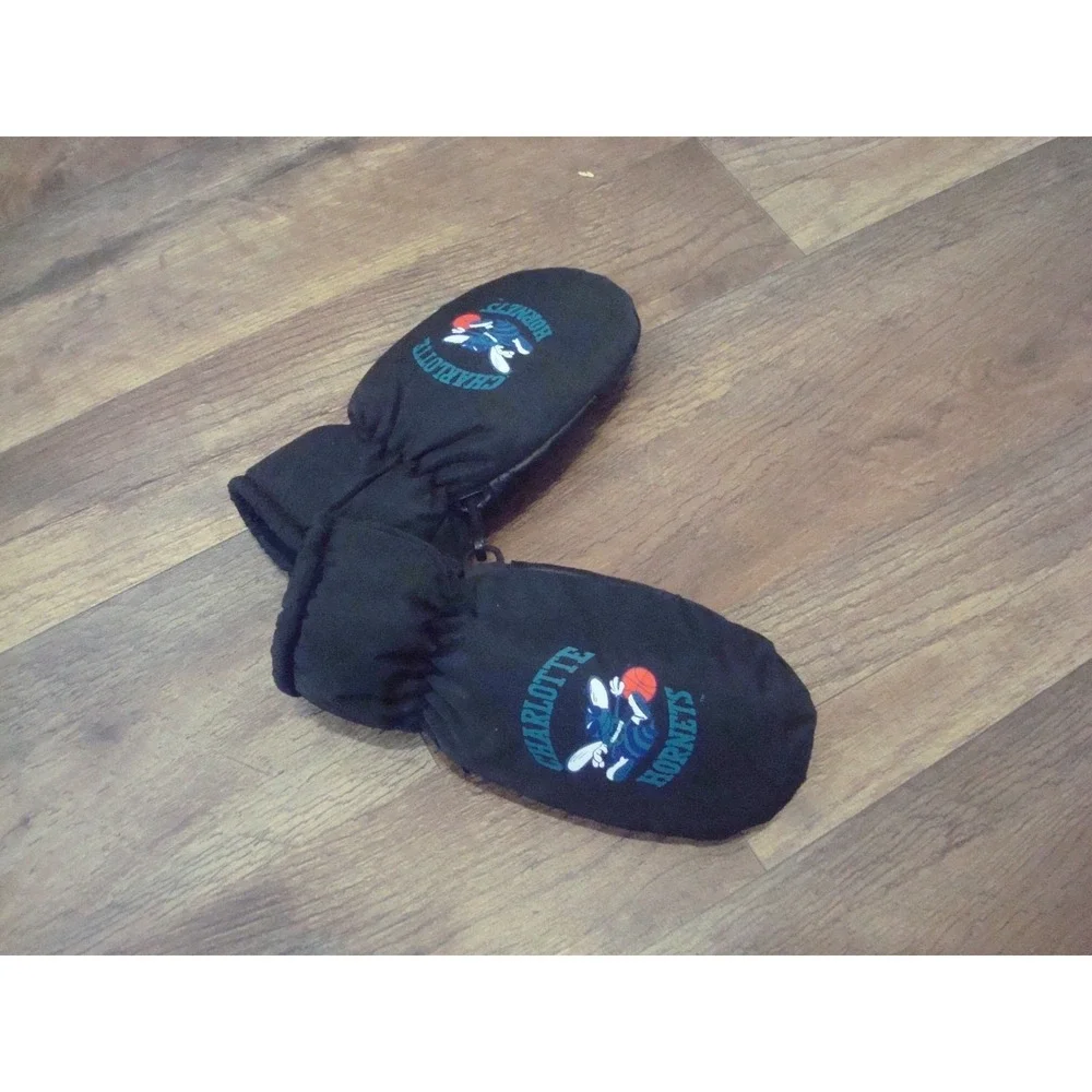 CHARLOTTE HORNETS KIDS CHILDS 2-5YRS GLOVES‎ MITTENS 90S DEADSTOCK VINTAGE TT3