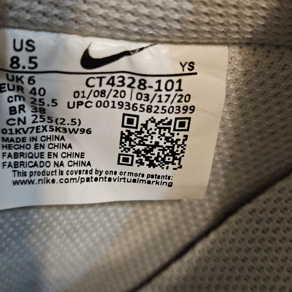 Nike shoes youth