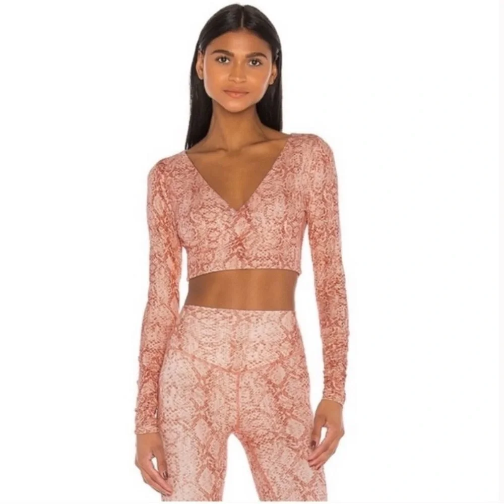 NWT Lovewave The Ana Workout Top in Blush Boa 🩷 Size Small Brand new with tags!