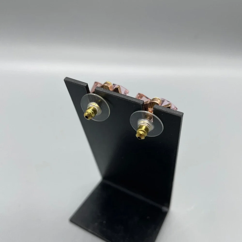 N/A elegant stud