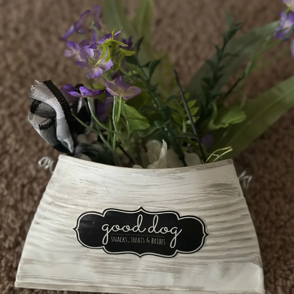 Good Dog decoration