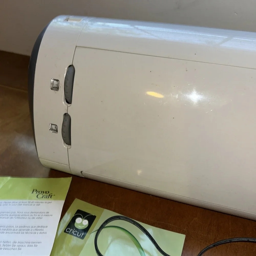 Provo Craft Cricut Expression Model‎ CRV001 Die Cutting Machine NO Power adapter