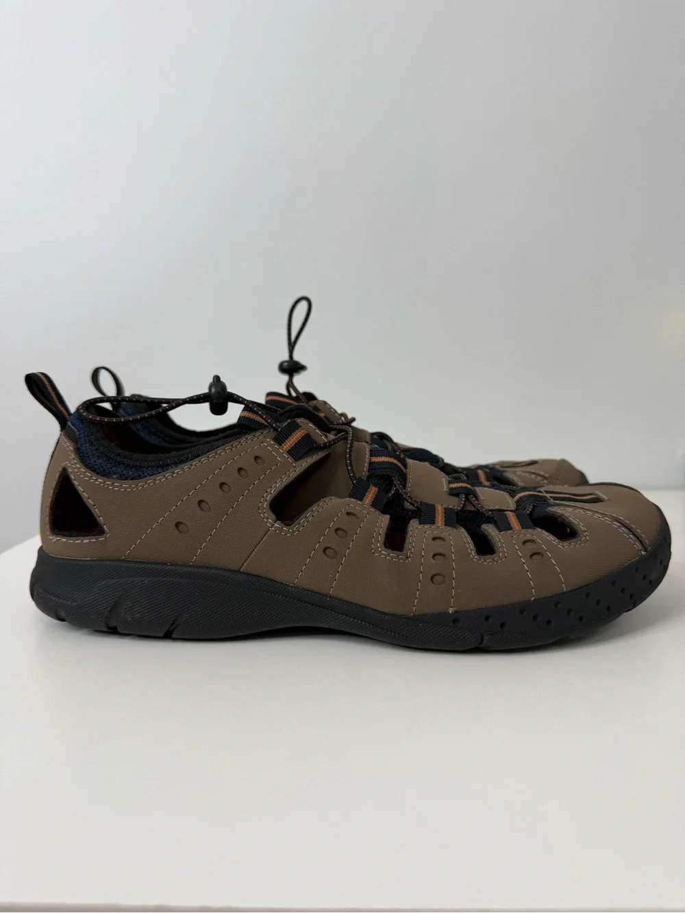 Clarks Flintstone Closed Toe Leather Adjustable Bungee Sandal Men's Size 11 NEW