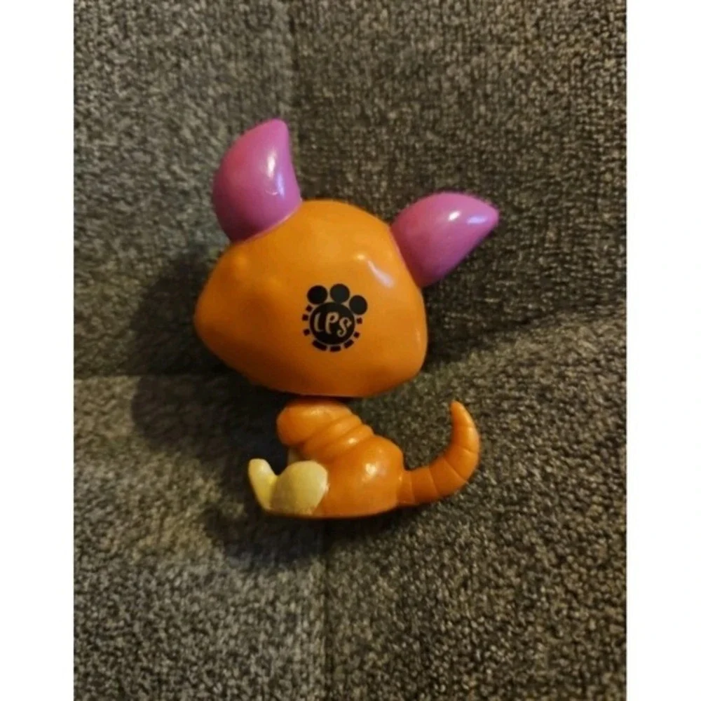 LPS Audra Shelter Armadillo 4100‎ Blue Eyes Pink Ears Littlest Pet