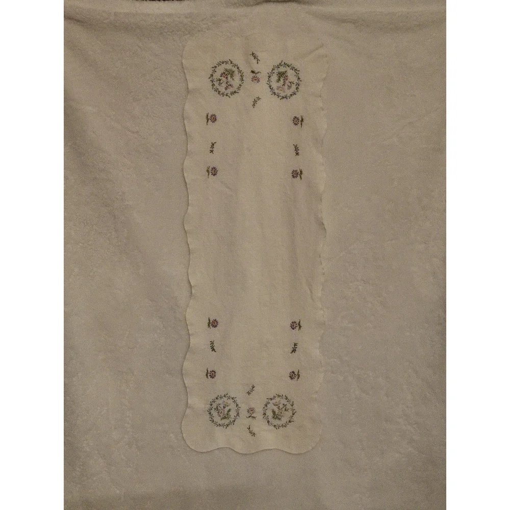 Vintage‎ Hand Embroidered Floral Table Runner Scalloped Edge White 38x12