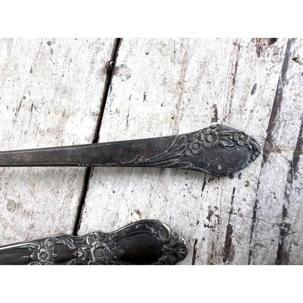1847 Rogers Bros International Silver Tudor Plate Oneida Fork &‎ Spoon Set