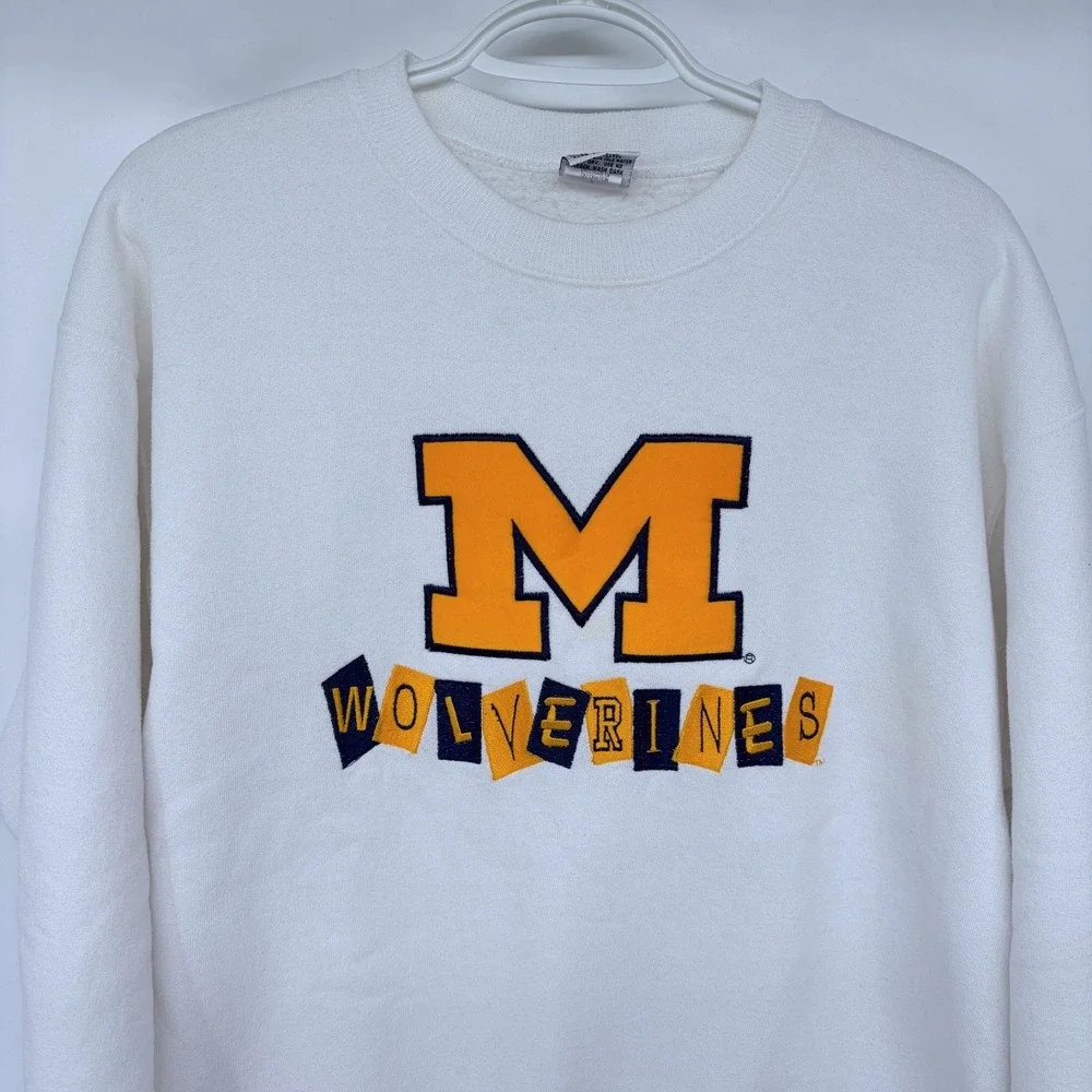 Vintage Michigan Wolverines Sweatshirt Medium White Crewneck B-Wear Embroidered‎