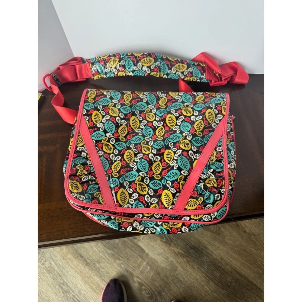 Vera Bradley Laminated Messenger Bag Snail Leaf Print‎ Crossbody Laptop Bag
