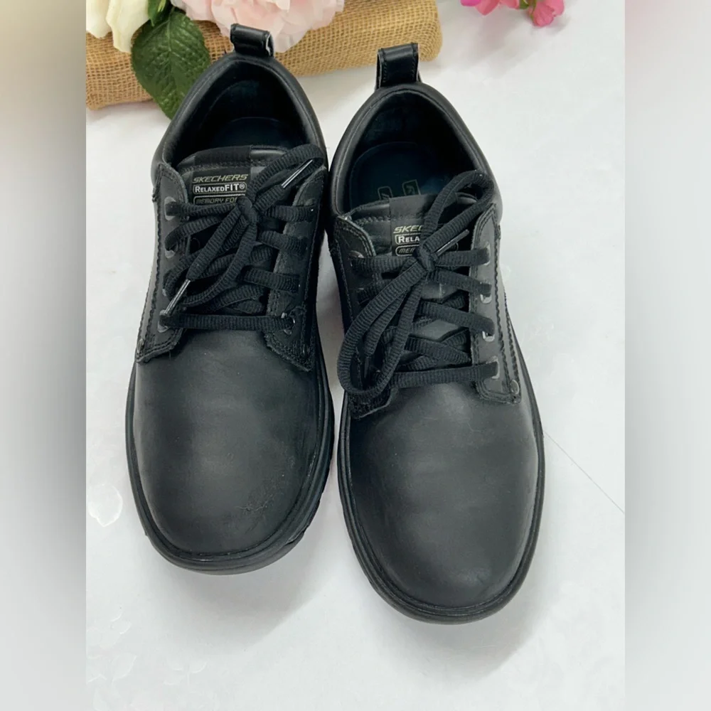 Skechers all black