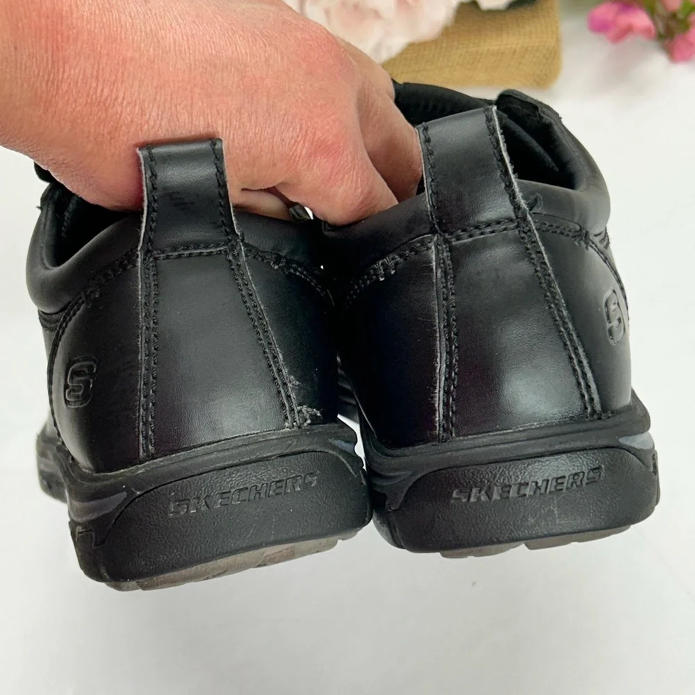 Skechers all black