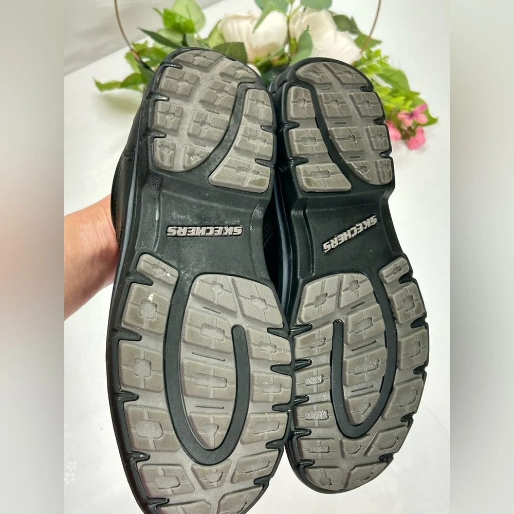 Skechers all black