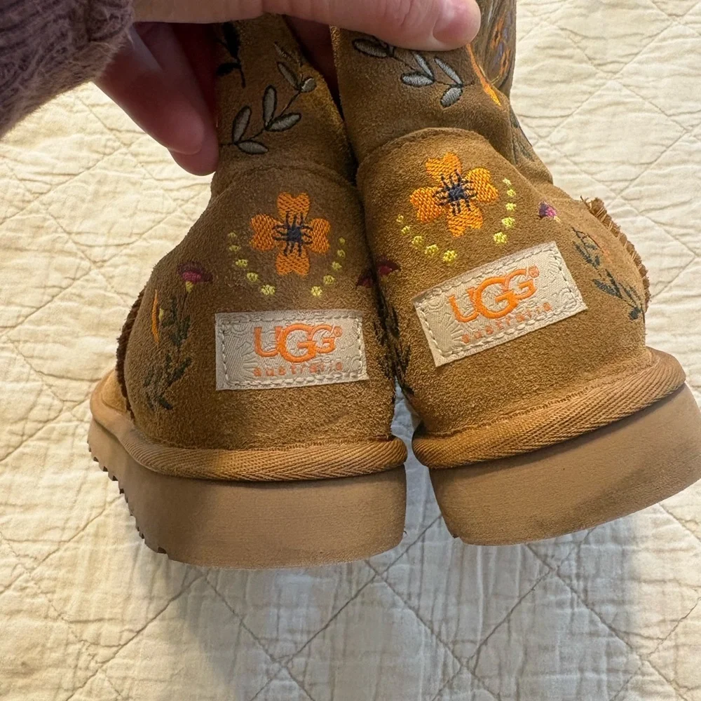 Ugg Australia Juliette Floral Embroidered Chestnut Brown Boots US 7 Euro 38