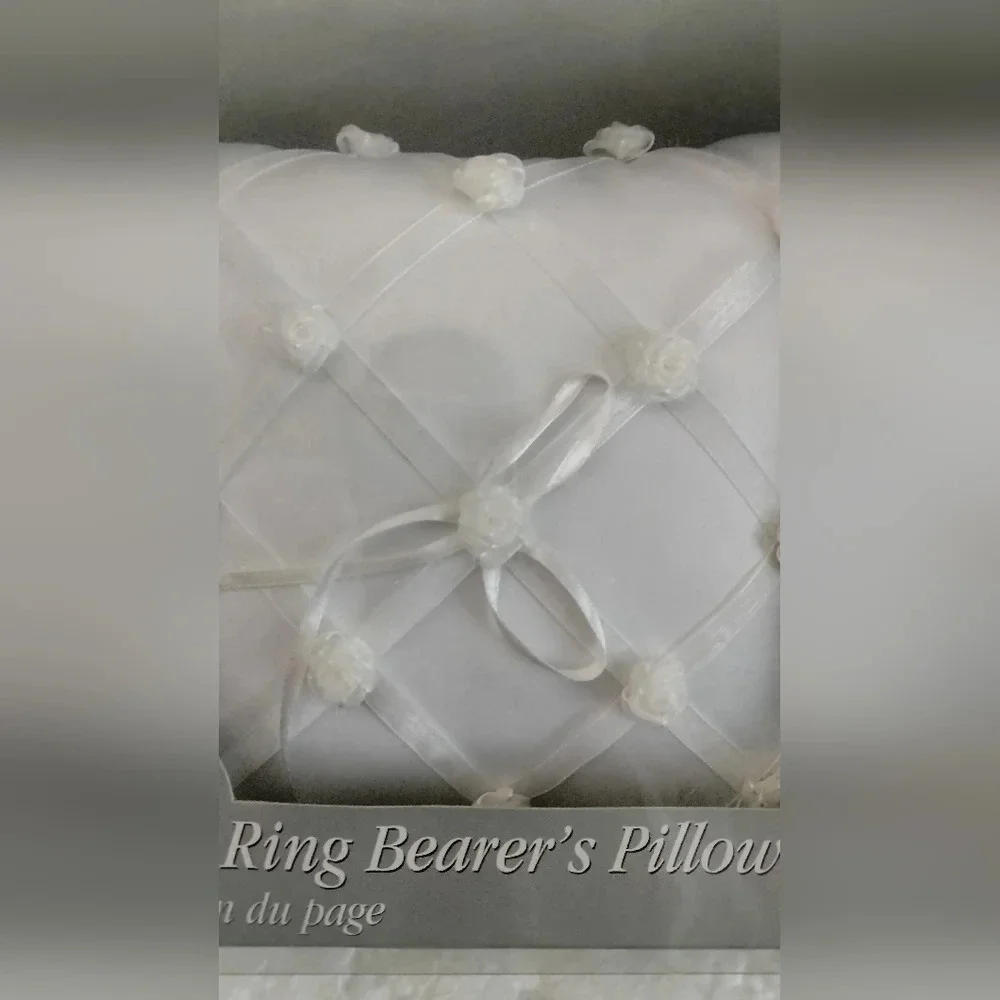 Wilton white ring